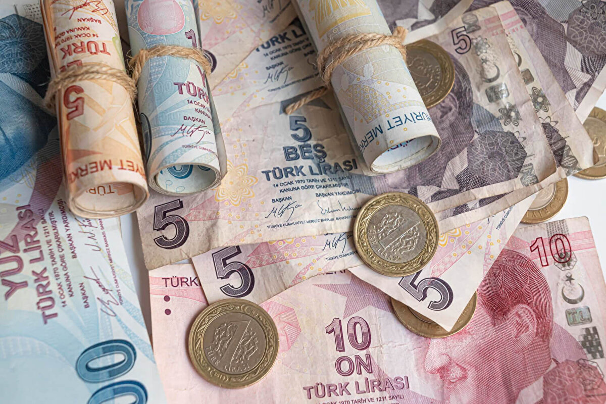 Kimler emekli olabilecek?<br>Cumhurbaşkanı Recep Tayyip Erdoğan, SSK, BAĞ-KUR, Emekli Sandığı ayrımı yapmaksızın 8 Eylül 1999 ve öncesinde çalışmaya başlayan ve yaş dışındaki emeklilik koşullarını yerine getiren herkesin emekli olacağını açıkladı.<br><br>