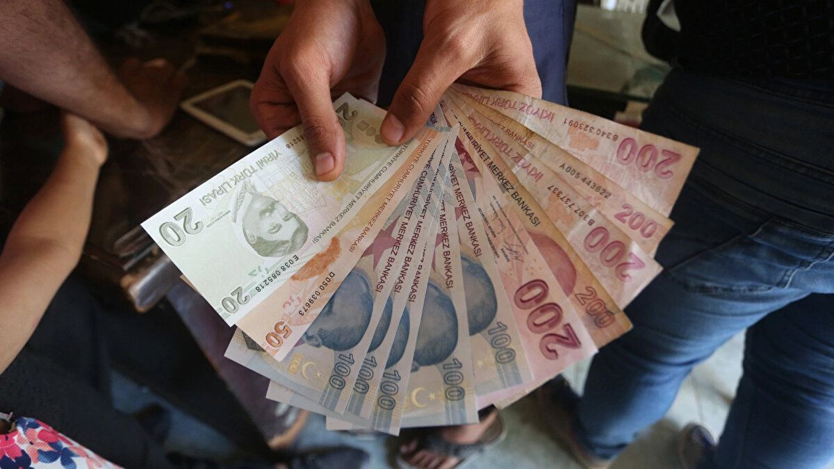 Çalışma statüsü itibarıyla yaş koşulu dışında tamamlanması gereken emeklilik koşulları şöyle:<br><br>SSK (4/1-a):<br><br>Kadın 20, erkek 25 yıl sigortalılık süresi ve 5000 prim günü.<br><br>BAĞ – KUR (4/1-b):<br><br>Kadın 20 tam yıl (7200 gün), erkek 25 tam yıl (9000 gün) prim.<br><br>