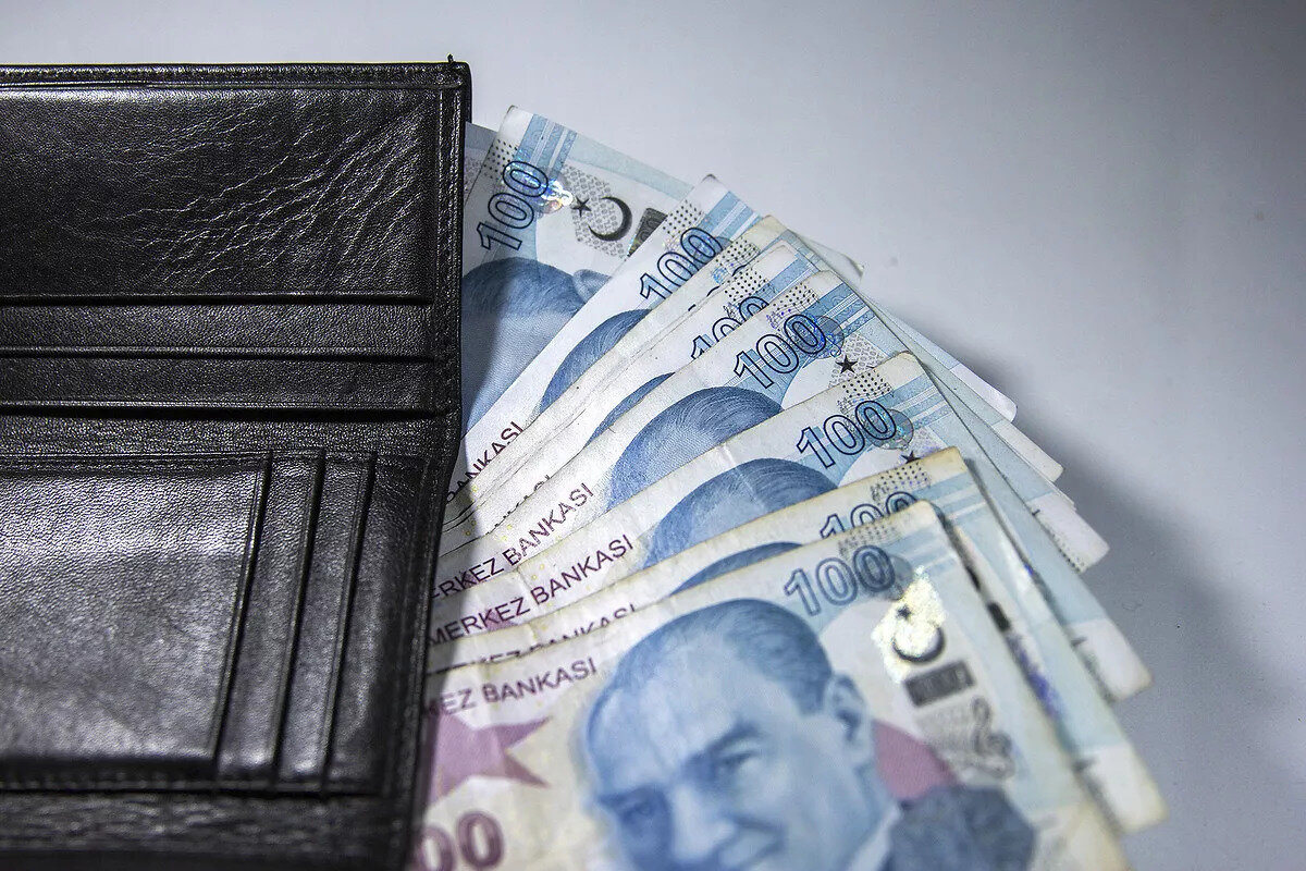 Emeklilik dilekçesini Ocak ayının 1’inde vermek ile 31’inde vermek arasında bir fark bulunmuyor. Ocak ayında dilekçe verenler 1 Şubat’tan geçerli olmak üzere emekli aylığı almaya başlayacaklar. Yığılmadan dolayı emekli aylığı bağlama işlemleri uzun sürse bile 1 Şubat’tan geçerli olmak üzere emekli aylığı farkını alabilecekler.<br><br>