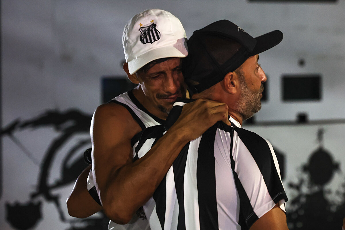 Santos Kulübü taraftarları hastane önünde üzüntü yaşadı. 