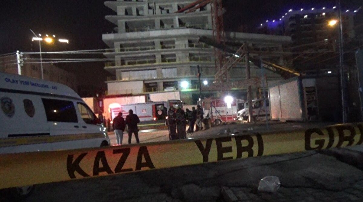 Öte yandan İzmir Cumhuriyet Başsavcılığının olayla ilgili soruşturma başlattığı, 2 cumhuriyet savcısının görevlendirildiği bildirildi.