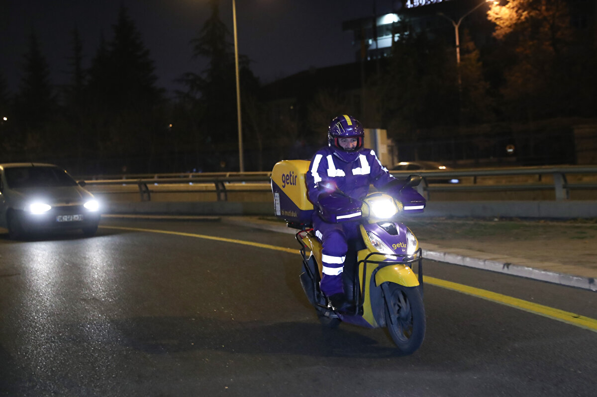 akan Varank, 2022'nin zor bir yıl olduğunu belirterek, "Pandemiden kurtulduk dediğimiz bir anda Rusya-Ukrayna Savaşı ile başlayan dünyada bir enerji krizi baş gösterdi. Bunun ekonomik etkileri tüm dünyayı sarsıyor. Biz bu alanda da gerek sabit gelirli vatandaşlarımızın asgari ücretle ilgili atılması gereken adımlarda ya da enflasyonla mücadelede elimizden ne geliyorsa bunu şimdiye kadar vermeye gayret ettik. İnşallah 2023 senesinde de devam edeceğiz." değerlendirmesinde bulundu.