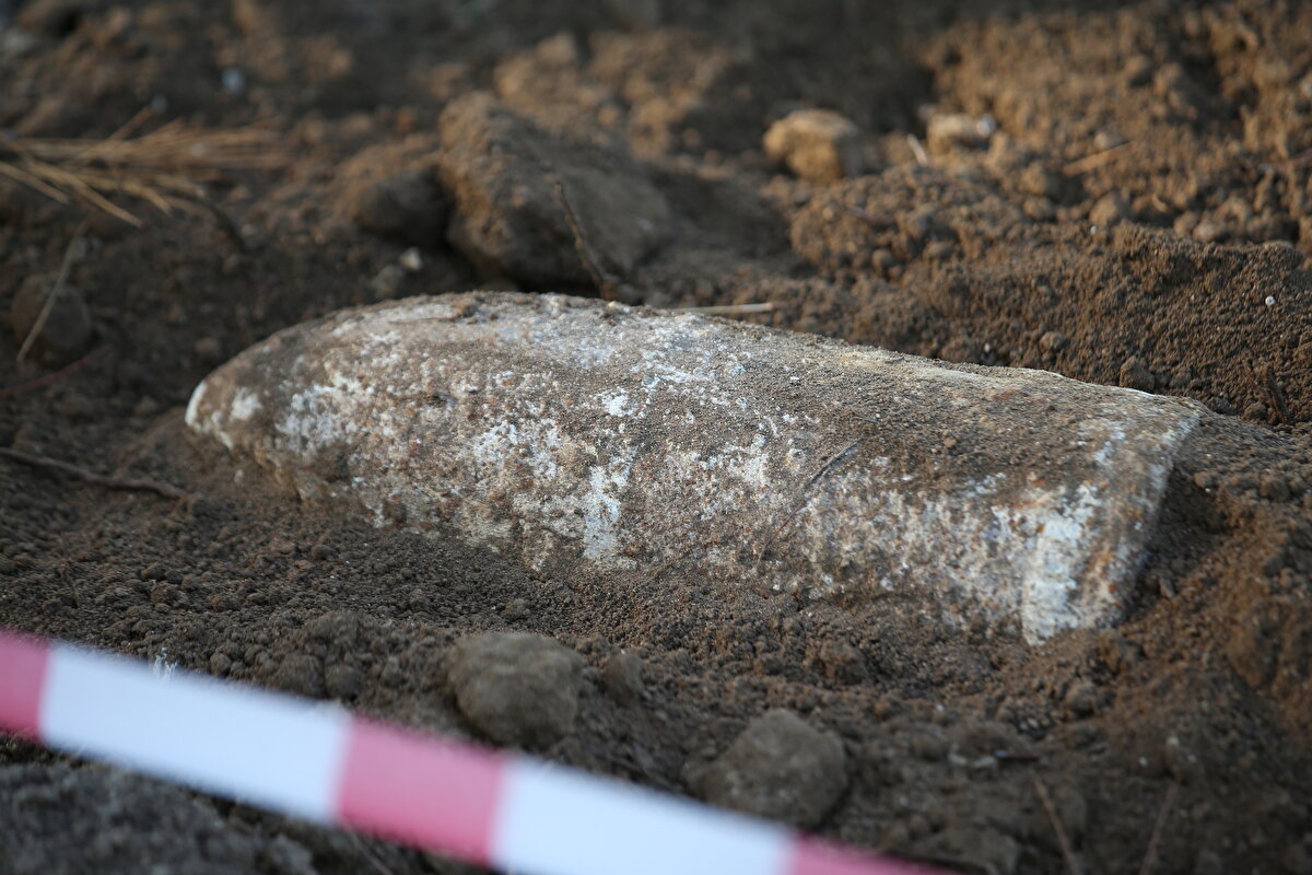 Tarihi Alan Başkanı İsmail Kaşdemir, gazetecilere yaptığı açıklamada, aradan 108 yıl geçmesine rağmen Çanakkale muharebe alanında toprağın altında hala kurşunlar ve savaş malzemelerinin çıkmaya devam ettiğini söyledi.<br><br>