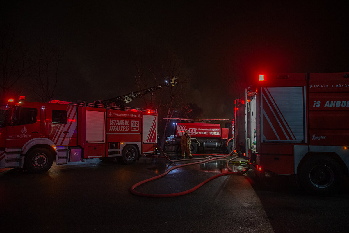 Yangında 6 tekne kullanılamaz hale geldi.