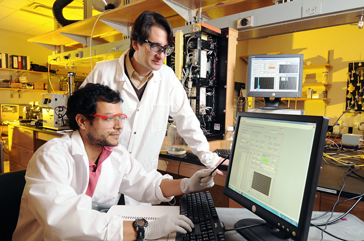 Emekli Mühendis (14) 11,393 TL<br>Emekli Teknisyen (Lise-14) 7,928 TL<br>Emekli Profesör (14) 21,675 TL<br>Emekli İmam-hatip 9,343 TL<br>Emekli Avukat (14) 9,343 TL.