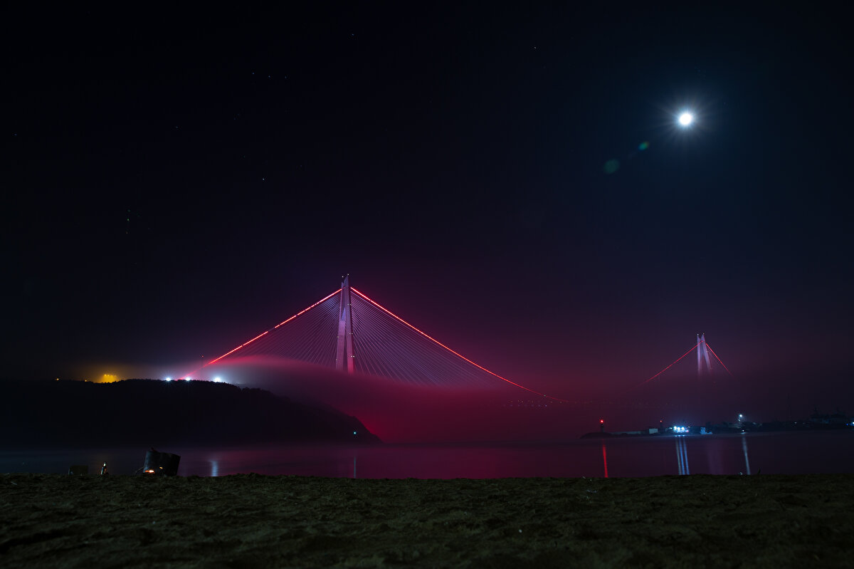 THY Basın Müşavirliğinden yapılan açıklamada, "Düşük görüş Sabiha Gökçen Havalimanı'nda operasyonu olumsuz etkilemektedir.