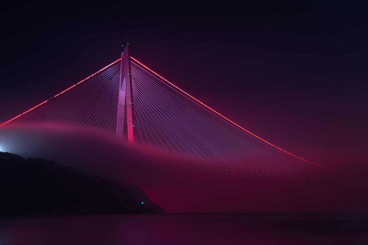 SABİHA GÖKÇEN HAVALİMANI KALKIŞ VE VARIŞLI 48 SEFER İPTAL EDİLDİ<br><br>Tük Hava Yollarının (THY) alt markası AnadoluJet, bugün Sabiha Gökçen Uluslararası Havalimanı'ndan gerçekleştirilmesi planlanan 48 uçuşun iptal edildiğini duyurdu.<br><br>