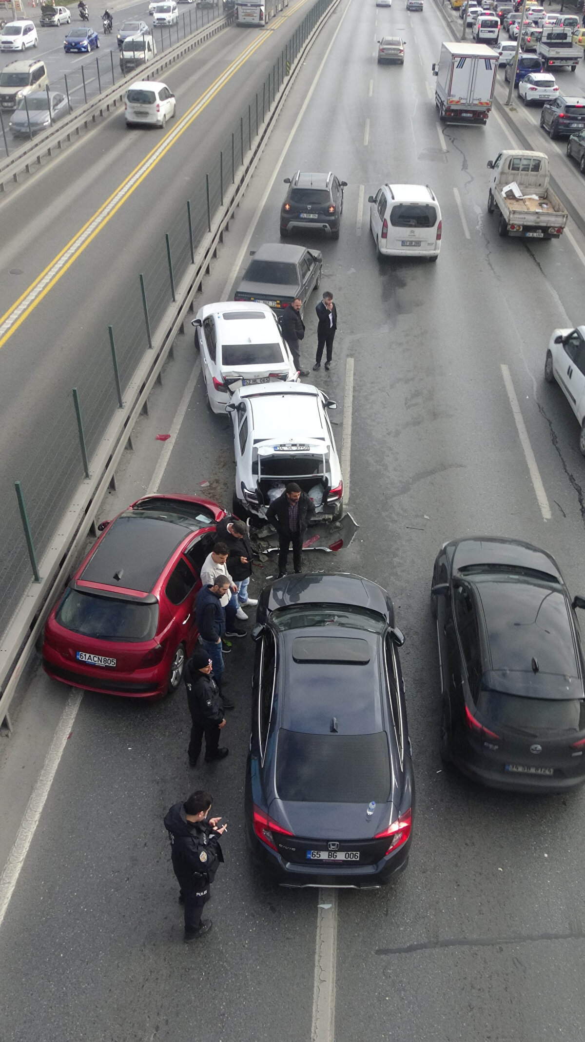 Şans eseri yaşanan her iki kazada da yaralanan olmadı.