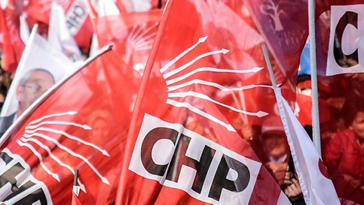 CHP <br><br>CHP’nin üye sayısı, geride kalan yedi ayda yükseldi. Mayıs ortasında 1 milyon 339 bin 150’ye sahip olan ana muhalefet partisi, 30 bin 280 yeni üye ile toplam 1 milyon 369 bin 430 üyeye ulaştı.