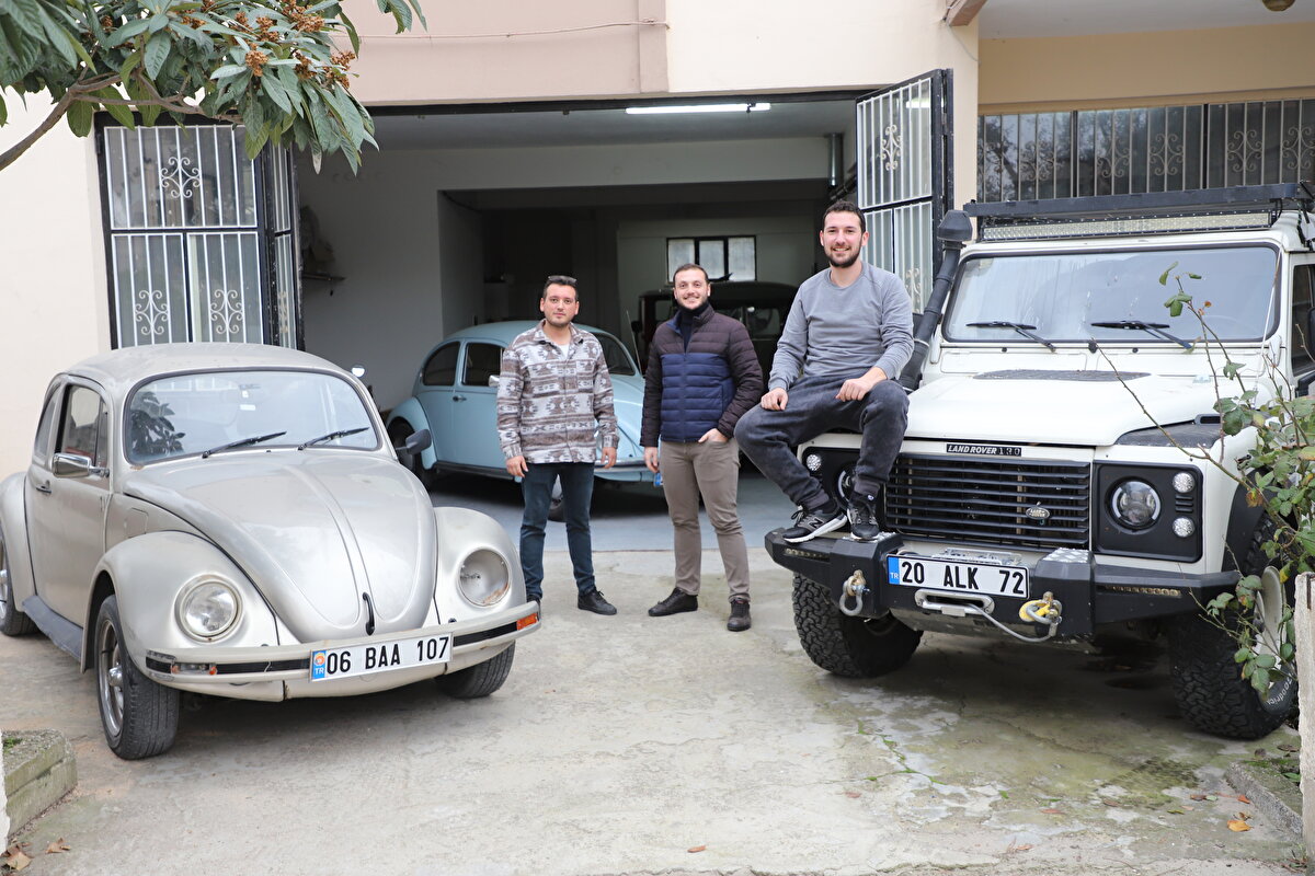 Elden geçen otomobillerin bazılarını meraklılarına satarak kazandıkları parayı yeni projelere harcayan genç girişimciler, satmaya kıyamadıkları 1958, 1963, 1971, 1973 ve 1997 model Volkswagen Beetle, 1959 model Citroen 2CV, 1966 model Volkswagen T1, 1984 model Toyota HJ47 Land Cruiser, 2003 model Land Rover Defender model araçlardan ise bir koleksiyon oluşturdu.<br><br>