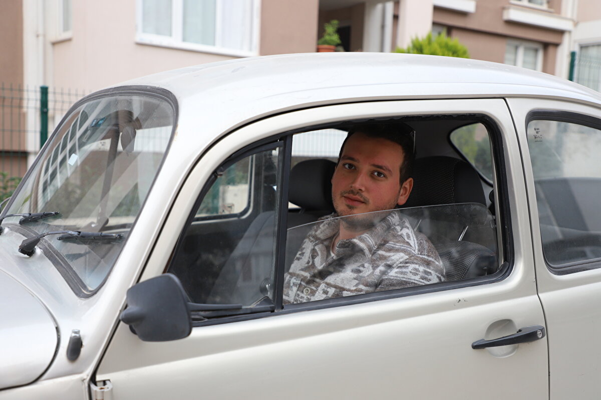 Bulunamayan parçaları kendi imkanlarıyla üreten Özdemir, Koyuncuoğlu ve Ulusoy, 25'e yakın otomobile ikinci şansı verdi.<br><br>