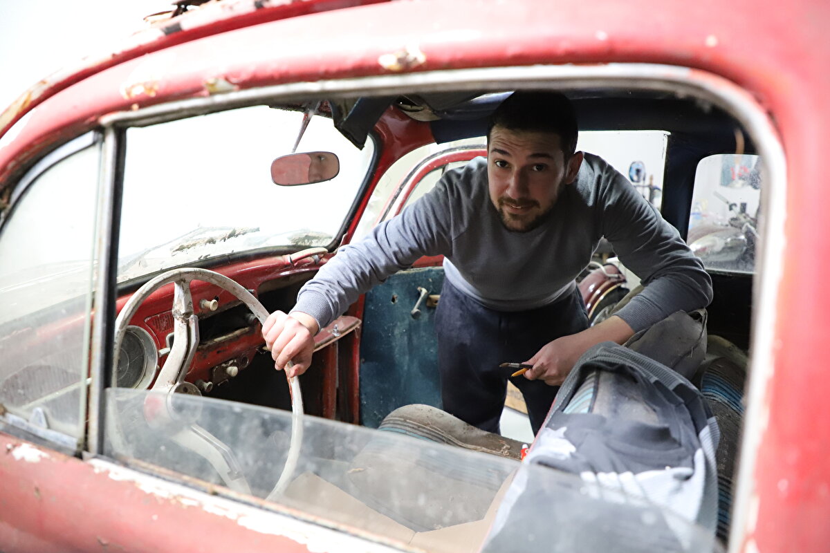 Restorasyonların uzun ve emek isteyen bir süreç olduğunu dile getiren Yunus Ulusoy ise "Usta ve parça bulmakta sıkıntı yaşıyoruz. Birçok şeyi kendimiz yapmak zorunda kalıyoruz." dedi.<br><br>