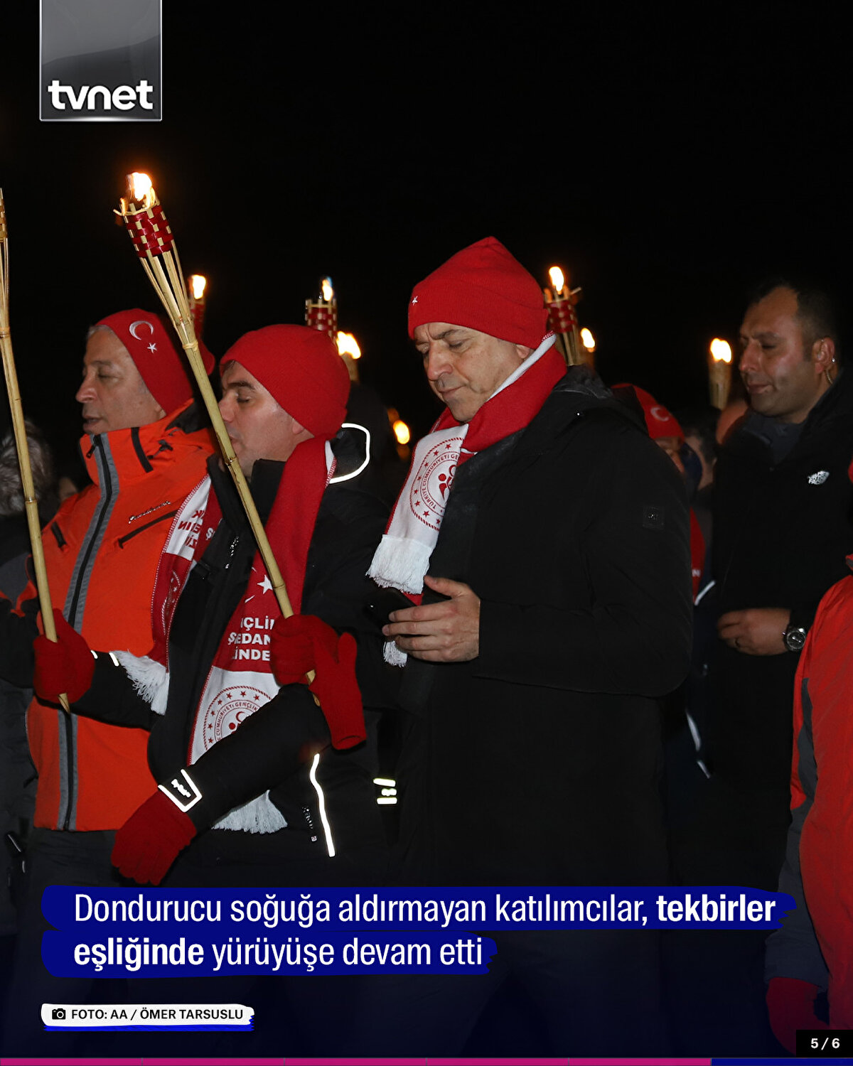 Dondurucu soğuğa aldırmayan katılımcılar, tekbirler eşliğinde yürüyüşe devam etti