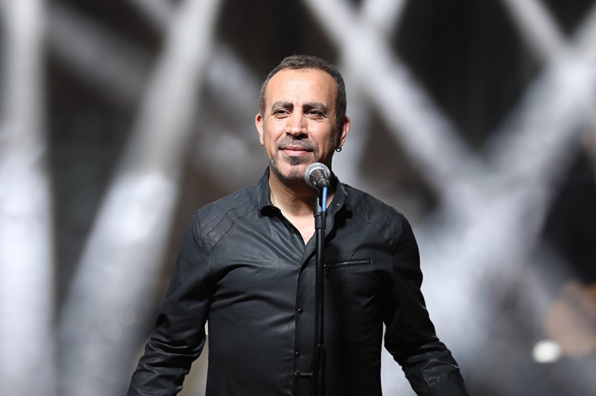 1. Haluk Levent<br><br>Kurduğu ''Ahbap'' derneği ile birçok konuda ihtiyacı olan kişilerin yardımına koşan Haluk Levent listenin zirvesine oturdu. %69,2 oranda oy alan Haluk Levent “Türkiye’nin En Çok Güvenilen 20 Ünlüsü” listesinde birinci oldu.