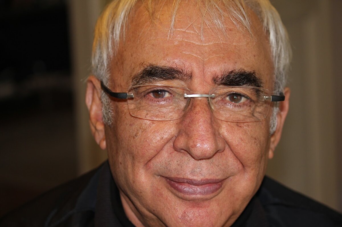 4. Şener Şen<br><br>Toplam 1000 kişinin oylamasıyla yapılan listenin üçüncüsü Yeşilçam'ın efsane ismi Şener Şen oldu. Usta oyuncun aldığı oran ise %49,6.