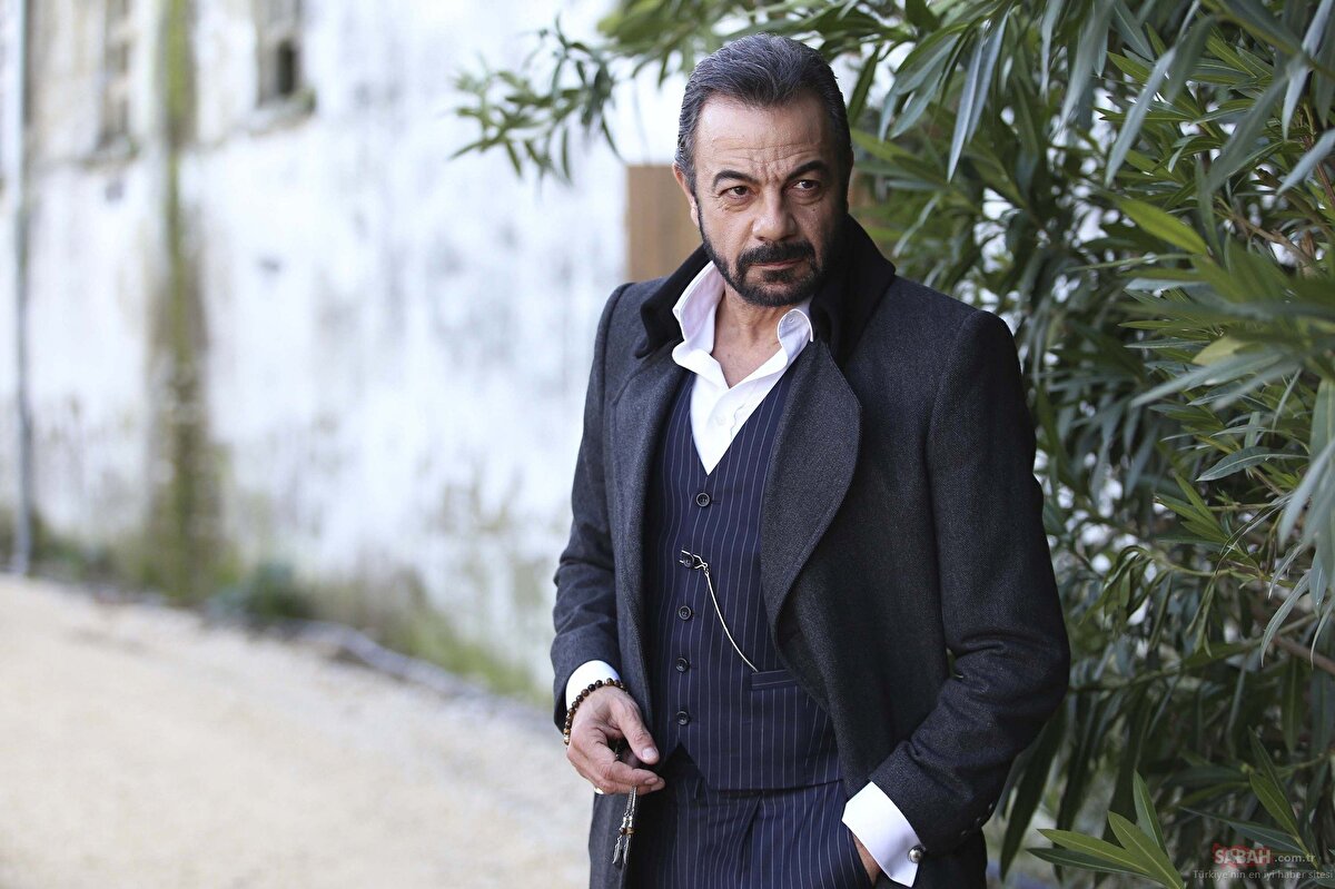 12. Kerem Alışık<br><br>Usta sanatçı Sadri Alışık'ın oğlu Kerem Alışık aldığı %36,9 oranla 12. güvenilir isim seçildi.<br><br>