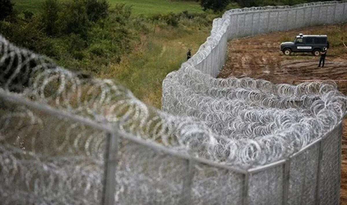 Deniz Kuvvetlerine ait İHA ile tespit edilen bu olay, ivedilikle Sahil Güvenlik Komutanlığına bildirilerek düzensiz göçmenlerin kurtarılması sağlanmıştı.<br><br>