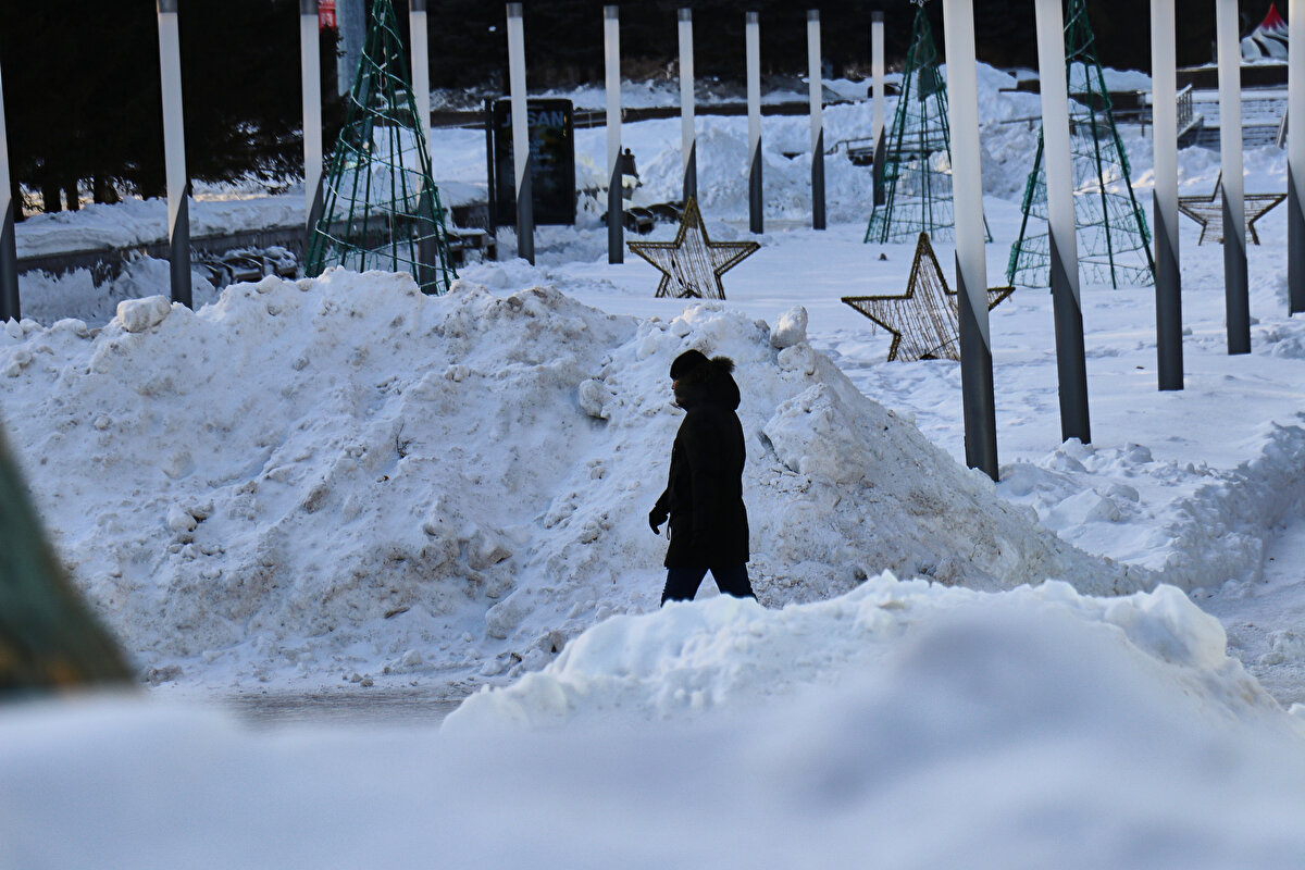 Görüş mesafesinin düşmesi sonucunda Astana-Petropavlovsk kara yolunda 9 otomobilin karıştığı kaza meydana gelirken Ulutau eyaletinde ise yolda mahsur kalan otobüsten 23 yolcu kurtarıldı.<br><br>