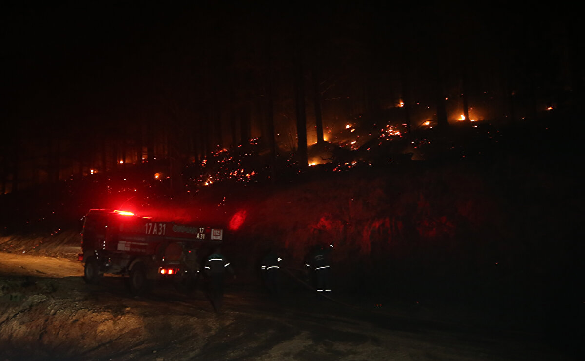 Bayramiç'in Çırpılar ile Evciler köylerinin Uzunoluk ve Kobaklı arasında kalan kesiminde yer alan ormanlık alanda henüz belirlenemeyen nedenle yangın çıktı.