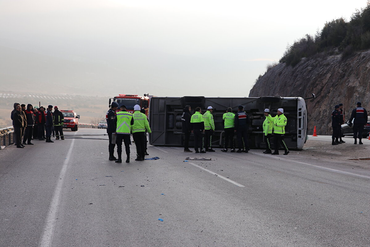 Haber verilmesi üzerine olay yerine, itfaiye, sağlık ve polis ekipleri sevk edildi.
