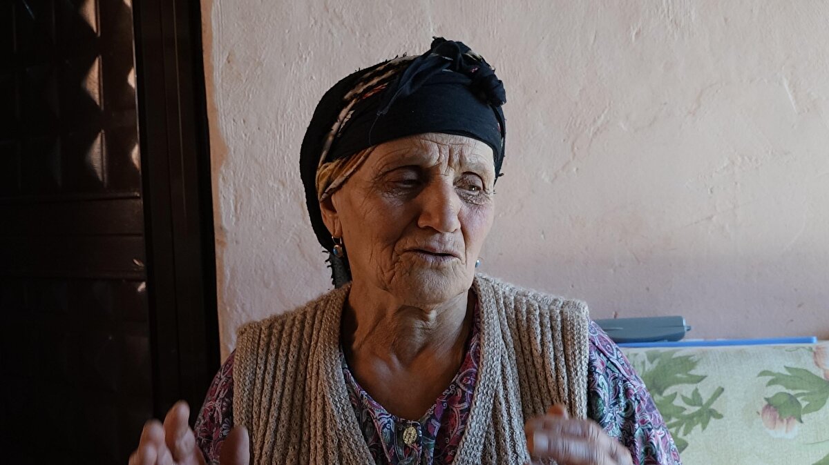 'BU ACININ TARİFİ YOK'<br>Görkem Yamak'ın babaannesi Fatma Yamak ise "Bizimkiler kız istediler, nişan yaptılar ve sonra İstanbul'a yola çıktılar. Yolda başlarına böyle bir kaza gelmiş. Hem gelinimi hem de torunumu o kazada kaybettim. Allah, kimsenin başına vermesin. İçimiz yandı. Gelinim daha köye yeni ev yaptırmıştı. O evden bile hevesini alamadı. Oğlumun aklı başında değil. Daha oğlunun, karısının öldüğünden haberi yok. Bunları duyduğunda ne olacak? Bu acının tarifi yok" diye konuştu.