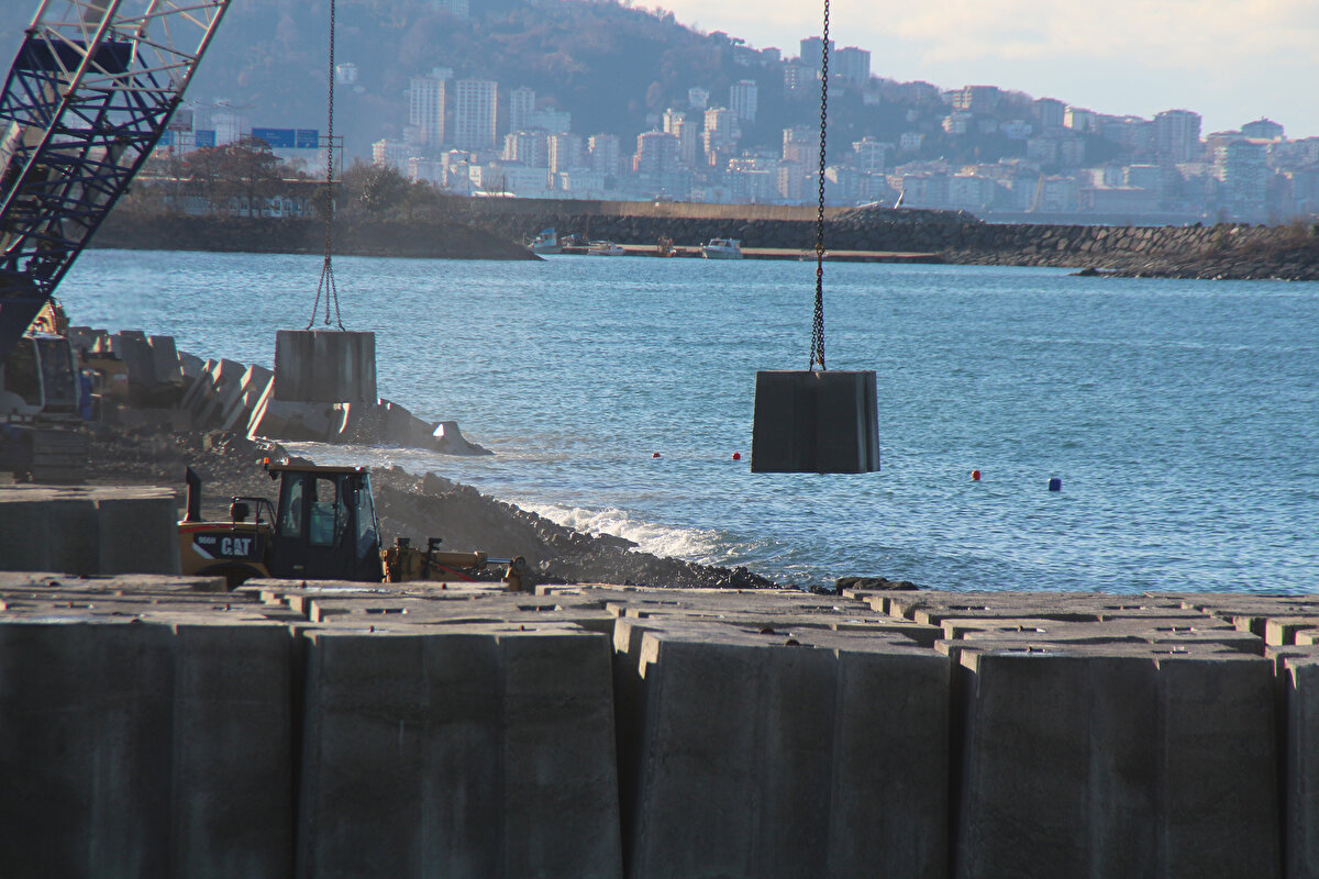 Odaları deniz manzaralı planlanan hastane inşaatı, ihtiyaç duyulması halinde bin 500 yatağa kadar çıkarılabilecek.<br><br>