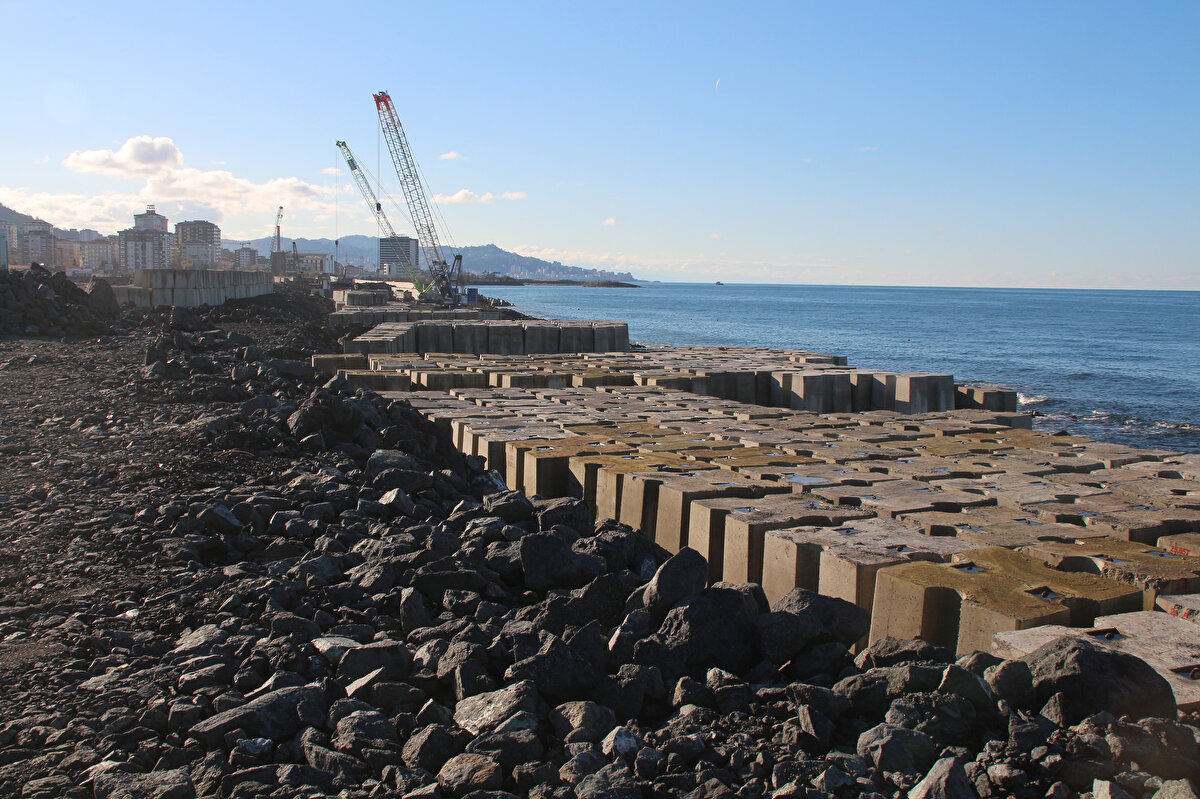 Rize'de yaşayanlar ise hastanenin bitirilmesini dört gözle beklediklerini söyledi.<br><br>