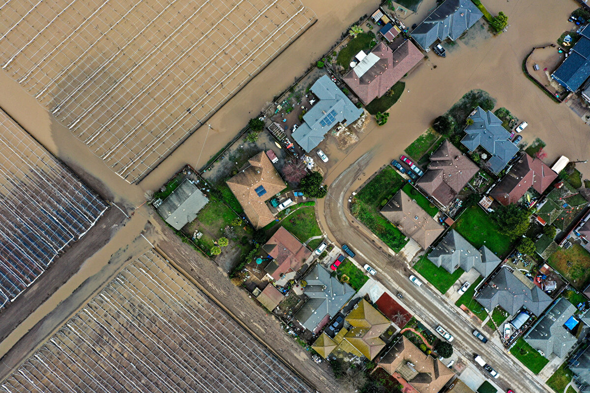 Yetkililer, eyalet genelinde 34 milyon kişinin "sel tehlikesi altında bulunduğunu" vurguladı.<br><br>