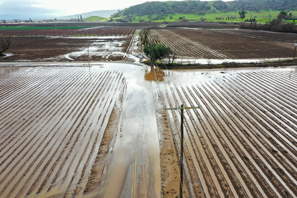 ABD'nin California eyaletinde 34 milyon kişinin "sel tehlikesi altında olduğu" belirtildi.<br><br>