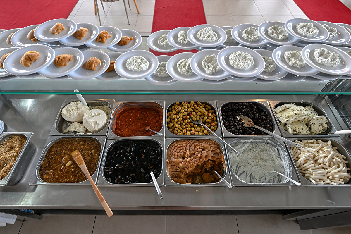 Takva, haziran ayının ilk pazarı düzenlenen etkinliğin son iki yıldır Dışişleri Bakanlığı öncülüğünde yürütüldüğüne dikkati çekerek, UNESCO'nun görevlendirmesiyle yapılacak takibin ardından "Dünya Kahvaltı Günü"nün UNESCO Somut Olmayan Kültürel Miras Listesi'ne dahil edilmesini beklediklerini dile getirdi.