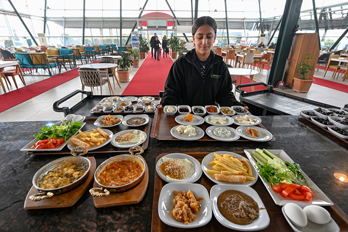 <br>Değerlendirme sonucu Van TSO'ya gönderilen yazıda, UNESCO Türkiye Milli Komisyonu Kültürel Miras İhtisas Komitesi'nde talebin değerlendirildiği ve sürecin icracı kurum olan Dışişleri Bakanlığı tarafından takibinin uygun görüldüğü bildirildi.