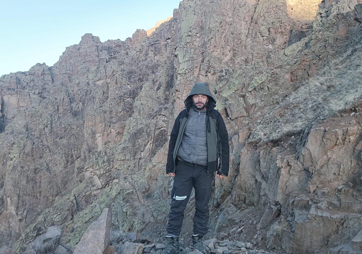 Yılın yarısını dağlarda geçiren Erkan, bugüne kadar ayı, yaban keçisi, ur kekliği, kartal, şahin, kurt, tilki, domuz, balık ve nadir bulunan kelebekler gibi çok sayıda canlının fotoğraf ve görüntüsünü çekti.