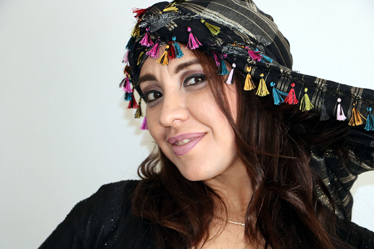 Yeşil, yaklaşık 2 ay önce ağabeyini kaybettiğini, ailesinin isteği üzerine sade bir nikah töreni yaptıklarını belirtti. 2 gündür ilçedeki bir otelde balayı yapan çift, bir süreliğine Meksika'da yaşayacaklarını söyledi.<br>