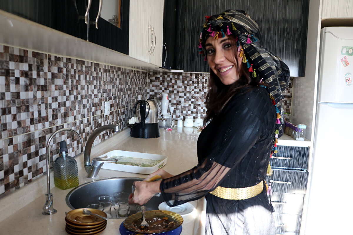 YÜKSEKOVAYI ÇOK SEVDİK <br>Sosyal medya üzerinden tanışıp evleneceğinin aklının ucuna bile gelmediğini belirten Paola Uyagdalina Vıveros Guriel ise “Menaf’la tanıştıktan sonra Türkiye’ye geldim. Gelir gelmez Menaf’ı gördüm, çok mutlu oldum.