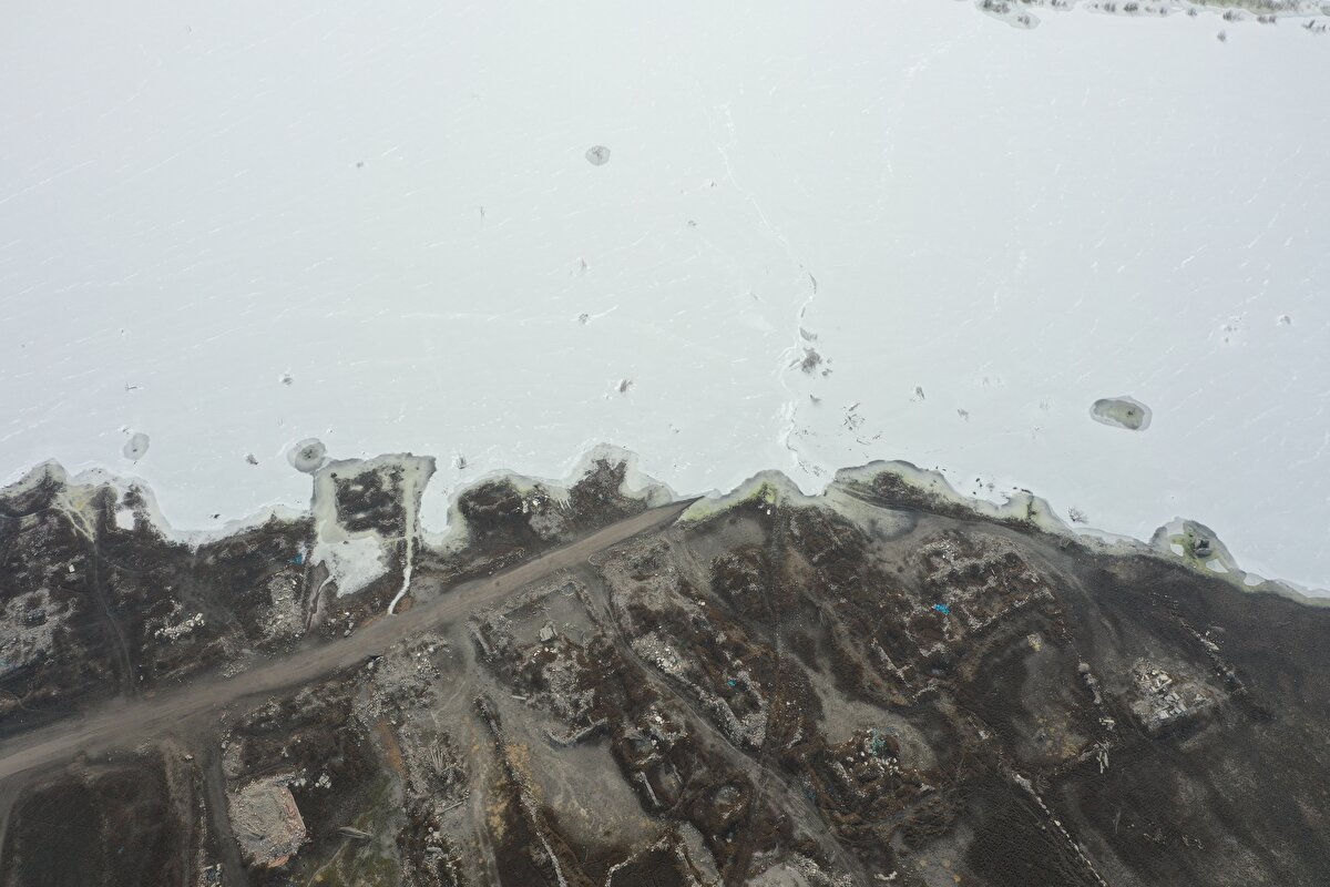 Büyük sulama projeleri alanlarının dışında kalan kırsal kesimlerde kısa sürede sulu tarıma geçilmesi ve civardaki içme, kullanma suyu ihtiyacının karşılanması hedefiyle yapılan Kars Barajı'nın yüzeyi dondu.