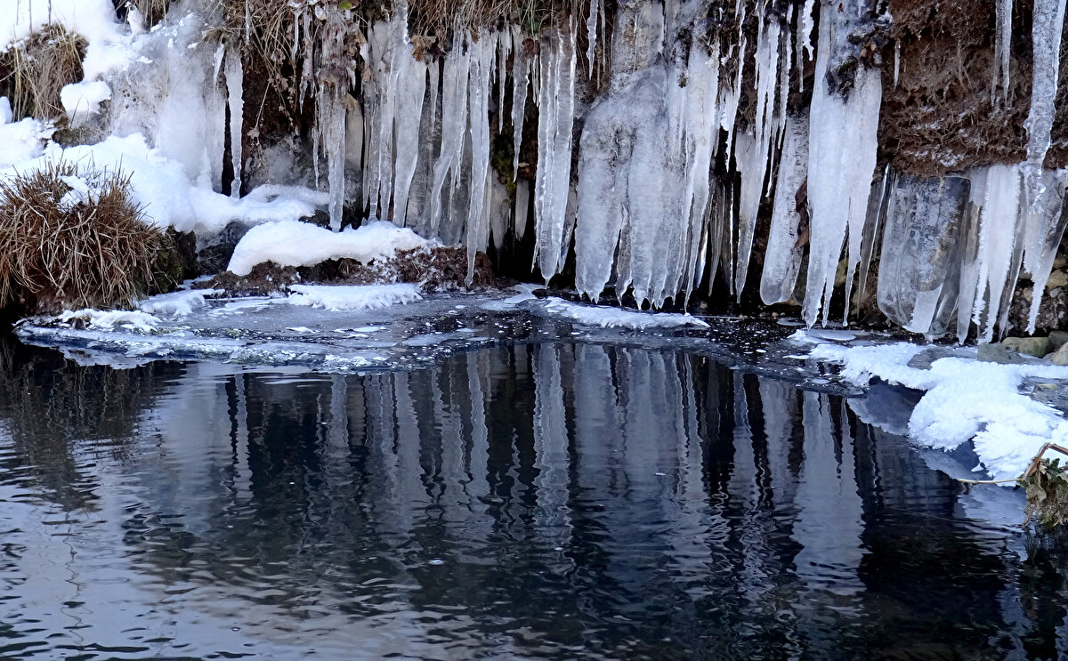 Soğuk hava Erzurum'da da etkiliydi. Yüksek kesimler, karla kaplandı ancak kent merkezinde halen kar yok.<br><br>