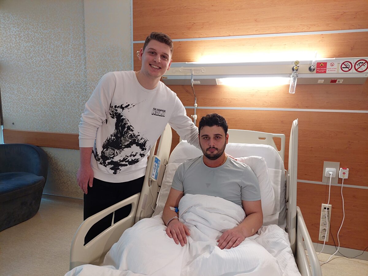 3’üncü evre dil kanseri teşhisi konulan Güvenaltun, ameliyatla sağlığına kavuştuktan sonra en çok hamburger yemeyi özlediğini ifade etti. Hastaneden taburcu edilen Güvenaltun, önce işe başlayacağını ardından da ertelediği nişanını yapacağını dile getirdi.<br><br>