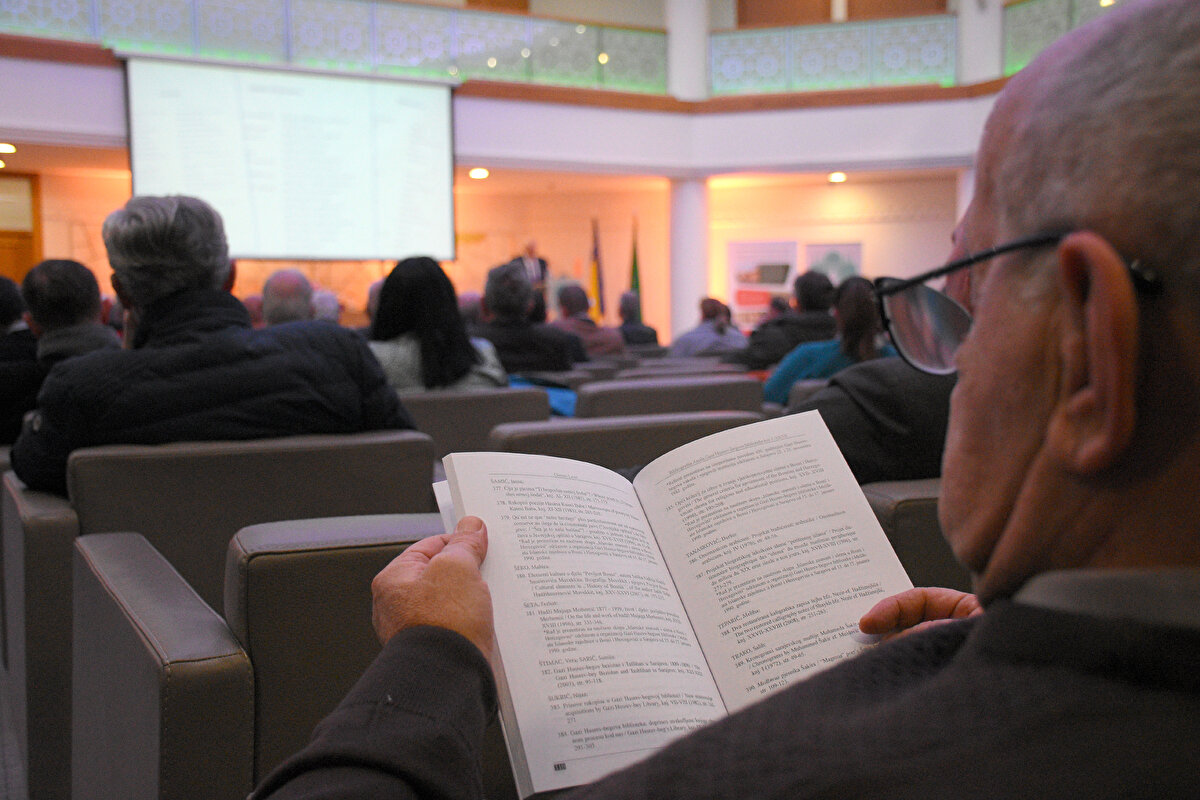 Programa katılan Bosna Hersek İslam Birliği Başkanı Husein Kavazovic, kütüphanelerin bir devletin hafızasını temsil ettiğini dile getirerek "Gazi Hüsrev Bey Kütüphanesi, bağrında paha biçilmez bir bilgelik taşır." dedi.