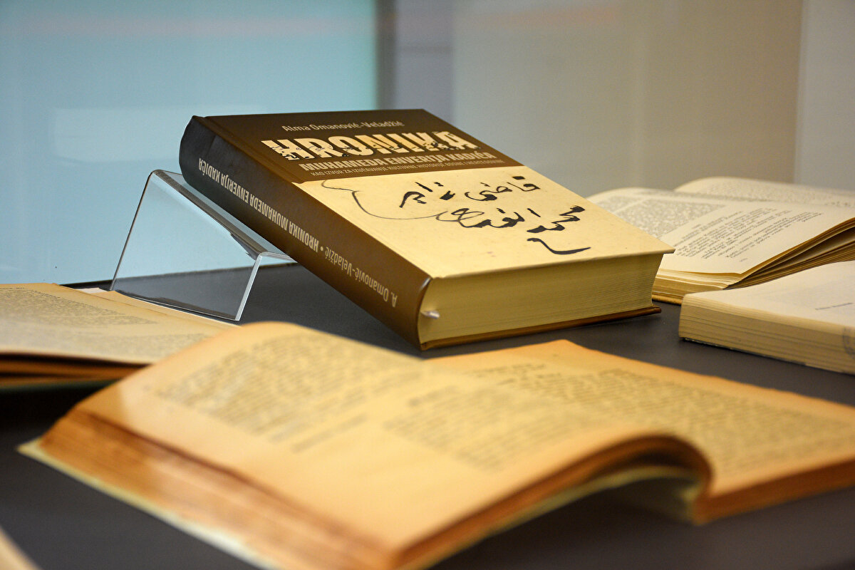 Saraybosna'daki Osmanlı mirası kütüphanenin kuruluşunun yıl dönümü kapsamındaki programda Muhamed Enveri Kadic'in "Bosna Tarihi" isimli kitabı tanıtıldı.