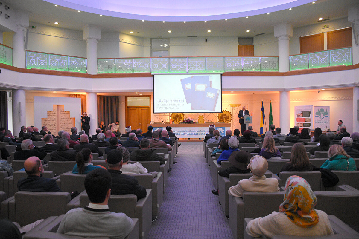 Kütüphane Müdürü Osman Lavic de tanıtımı yapılan kitapta 11 binden fazla el yazması eserden bahsedildiğini işaret ederek "Kitapta yüzlerce padişah emri, mahkeme kararı, vasiyetname gibi el yazmaları var." diye konuştu.