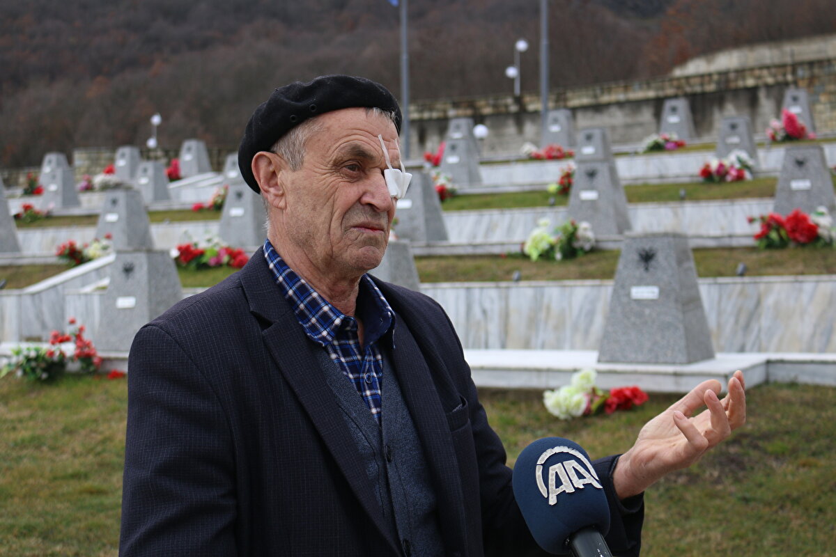 Katliamda yeğenini ve 4 akrabasını kaybeden 71 yaşındaki Aziz Beqiri, yaşadıklarını anlattı.<br><br>Katliamın ramazan ayında tam olarak Kadir Gecesi’nde yapıldığını belirten Beqiri, kurbanları gördükten sonra yaşadığı ağır duygusal durum nedeniyle iki gece uyuyamadığını söyledi.