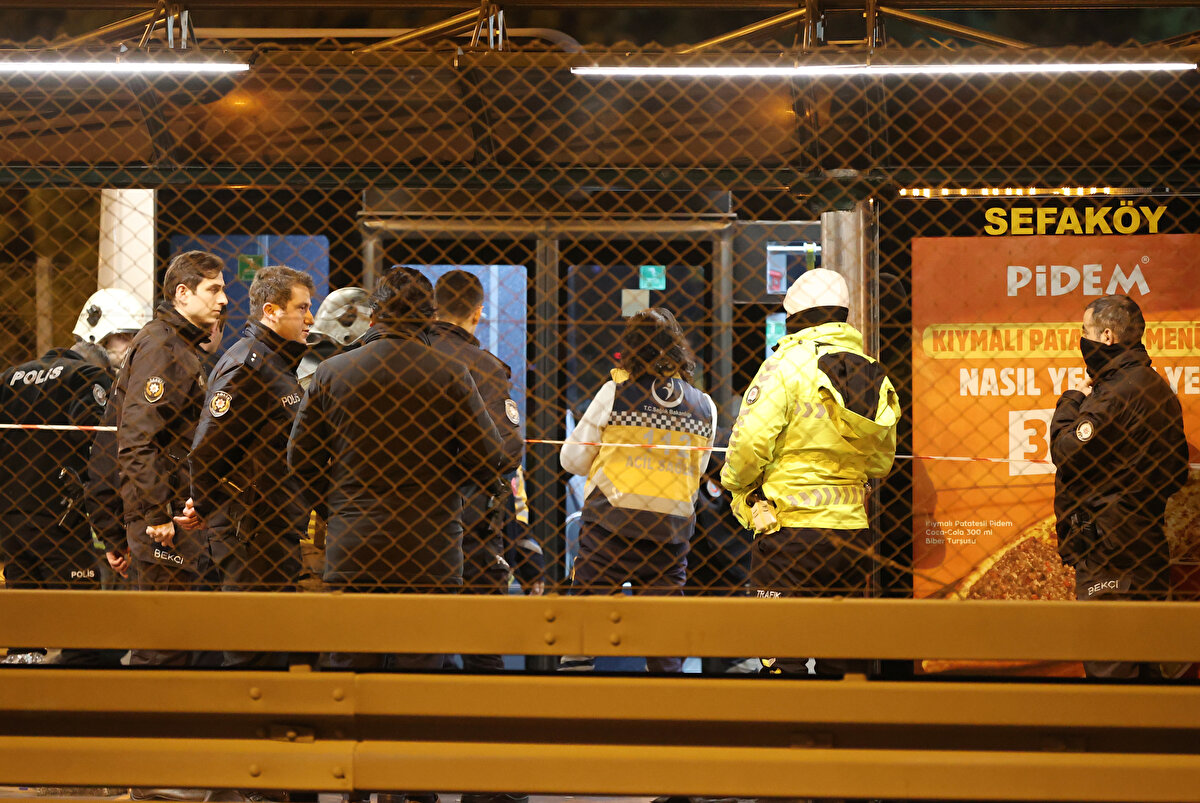 Haber verilmesi üzerine emniyet, itfaiye ve sağlık ekipleri, olay yerine sevk edildi.