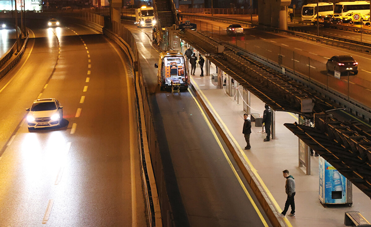 Hayatını kaybettiği belirlenen kişinin cesedi, Adli Tıp Kurumu Morgu'na kaldırıldı.
