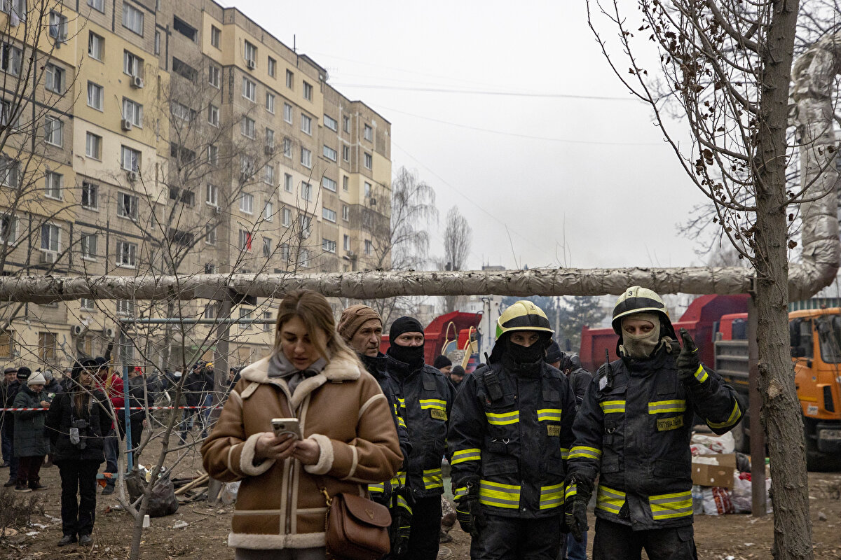 Saldırı sonucu hayatını kaybeden sivillerin sayısının 30'a çıktığını kaydeden Zelenskiy, 30'dan fazla kişinin de kayıp olduğunu belirtti.<br><br>