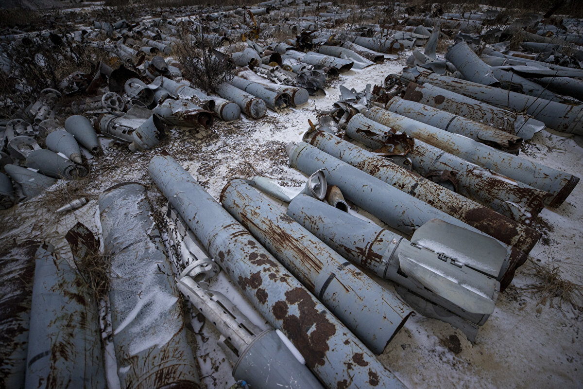 Ukrayna Devlet Başkanı Zelenskiy ise bugüne kadar Rus ordusu tarafından Ukrayna'ya fırlatılan füzelerin yüzde 62'sinin sivillere isabet ettiğini belirtti.<br><br><br>