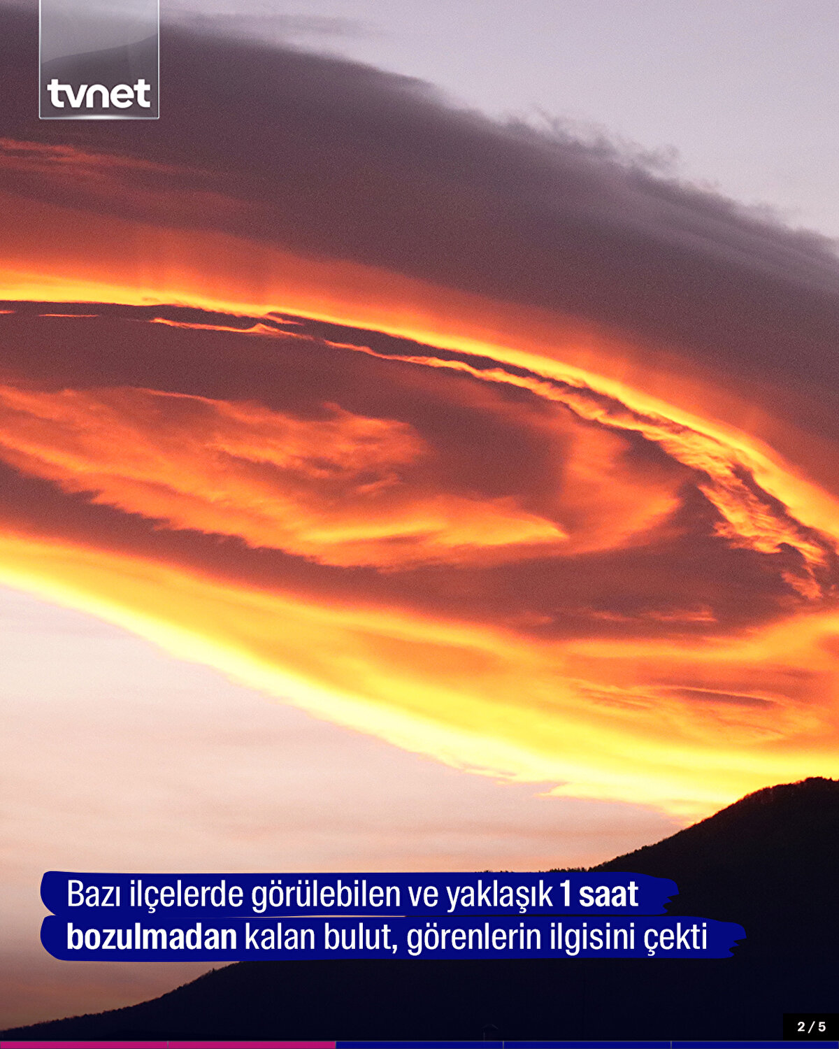 Bazı ilçelerde görülebilen ve yaklaşık 1 saat bozulmadan kalan bulut, görenlerin ilgisini çekti