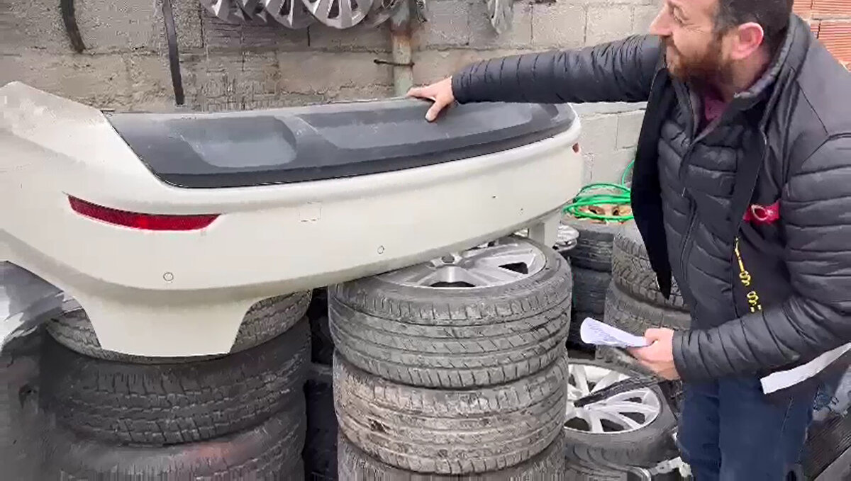 Ancak otomobilin kupa olarak tabir edilen kaporta bölümünün kesildiği bu nedenle artık kullanılamayacağı ortaya çıktı.