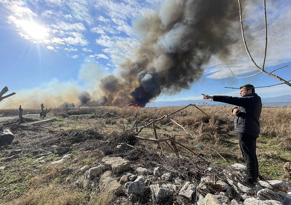 Bunun üzerine bölgeye Bursa Büyükşehir Belediyesi ve Orman Bölge Müdürlüğüne bağlı çok sayıda ekip sevk edildi.<br>