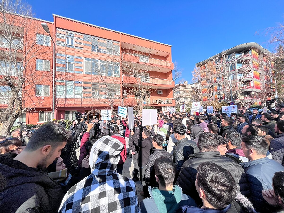 İslam'ın barış ve kardeşlik dini olduğunu söyleyen Hacımustafaoğlu, "İslam hoşgörü ve merhamet dinidir. Kutsal değerlerimize yapılan bu apaçık saldırının sonu apaçık hüsrandır. İnsanları cehaletten aydınlığa çıkaran yüce kitabımıza dönük her saygısızlık insanlık suçudur ve kutsal kitabımızın yakılmasına izin vermek tek kelimeyle alçaklıktır. Bu Haçlı zihniyet ile yüzyıllar önce de savaştık, şimdi de savaşıyoruz. Kıyamete kadar da savaşacağız.
