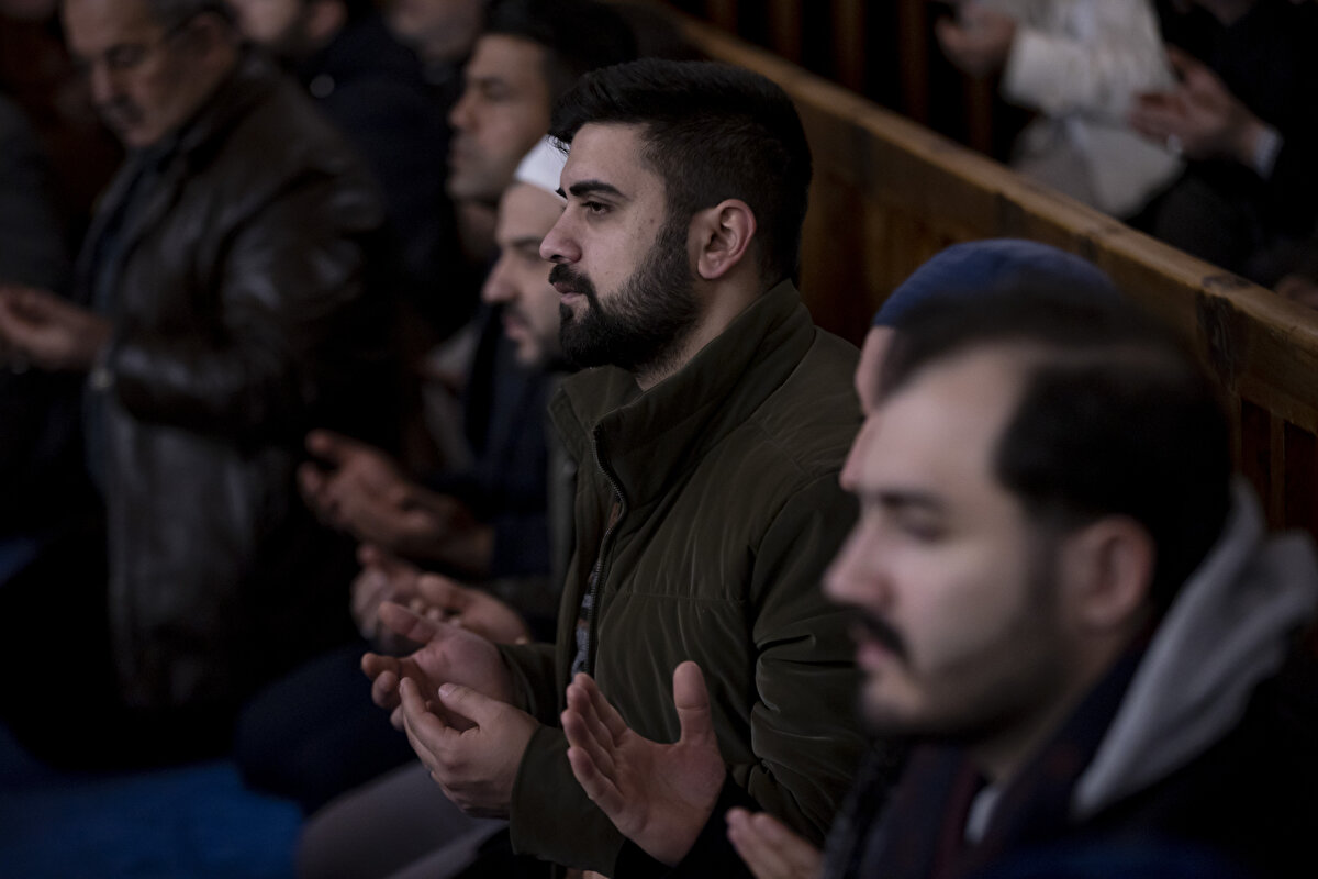 Programa, Hacı Bayram-ı Veli Camisi'nde katılan Diyanet İşleri Başkanı Ali Erbaş, Fetih Suresi'ni okudu, dua etti.<br><br>